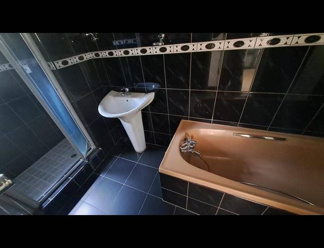 2 BEDROOM PROPERTY TO RENT IN OVERPORT